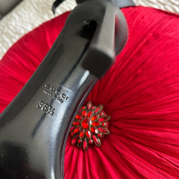 Authentic Gucci ankle cuff horsebit heels - Picture 8 of 17